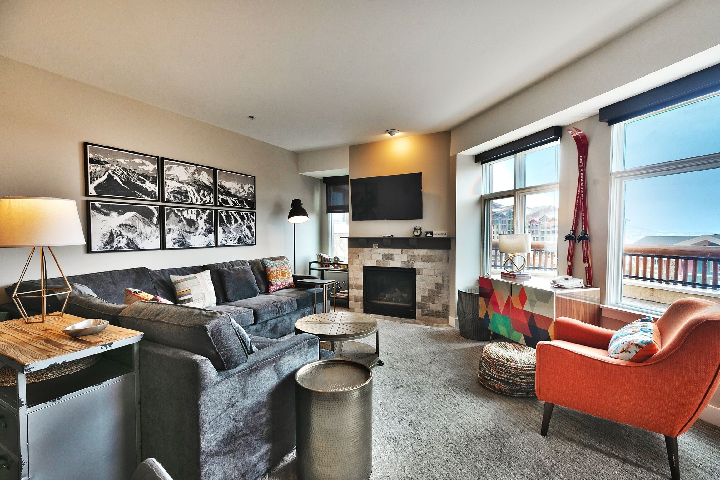 Apartamento, 2 habitaciones | Zona de estar | Una televisión de pantalla plana, una chimenea, un reproductor de DVD