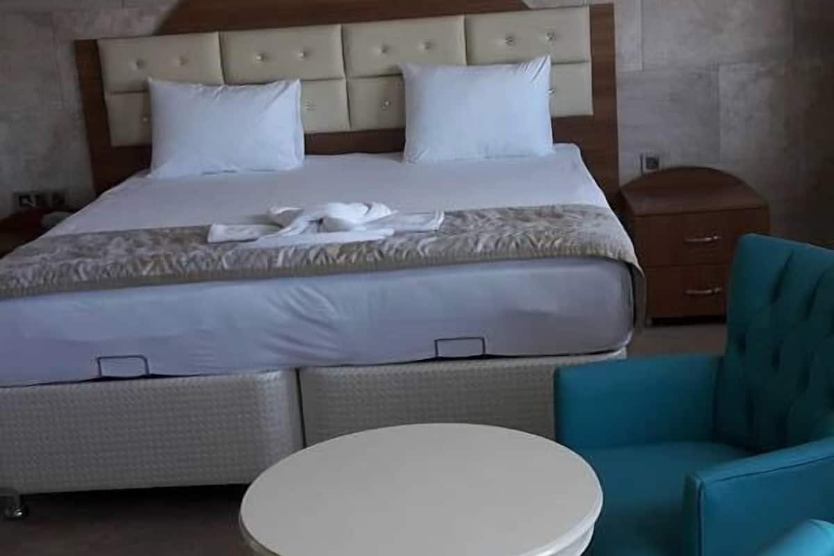 Habitació estàndard, 1 dormitori, accessible, banyera d'hidromassatge | Minibar gratuït, escriptori i habitacions insonoritzades 