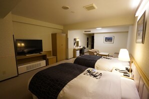 Skrivebord, wi-fi (inkludert) og sengetøy