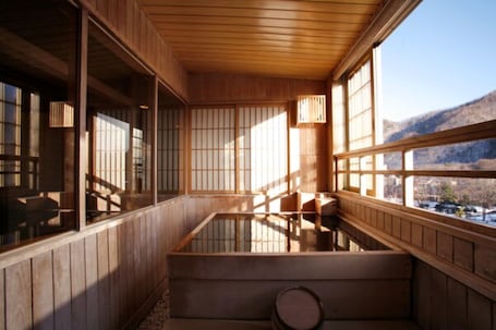 Private spa tub. Jyozankei Daiichi Hotel Suizantei