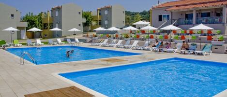 야외 수영장, 수영장 파라솔, 일광욕 의자