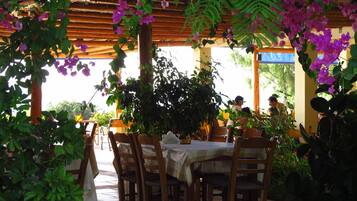 Lunch and dinner served, Greek cuisine