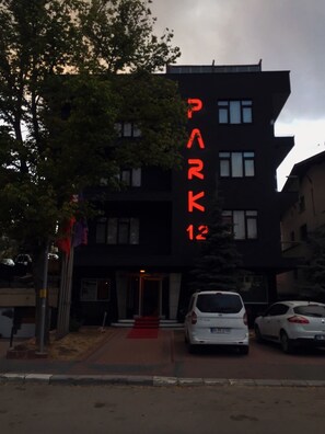 Front of property – evening/night - Park 12 Apart Hotel (Ankara)