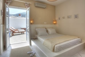 Superior Room, Jetted Tub