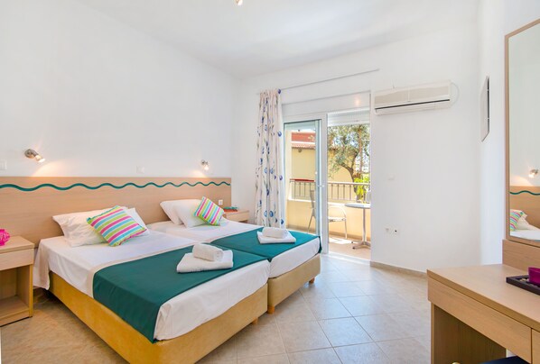 Blackout curtains, soundproofing, iron/ironing board, free WiFi - Hidden garden Rhodes Apartments (Rhodes)