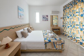 Blackout curtains, soundproofing, iron/ironing board, free WiFi - Hidden garden Rhodes Apartments (Rhodes)