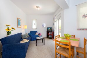 Interior detail - Hidden garden Rhodes Apartments (Rhodes)