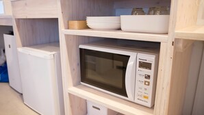 Standard Family Room | Microwave - Horikawa Hostel (Kanazawa)
