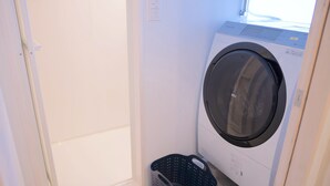 Standard Family Room | Laundry room - Horikawa Hostel (Kanazawa)