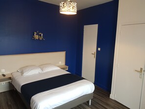 Standard-Doppelzimmer | Hochwertige Bettwaren, Schreibtisch, kostenlose Babybetten