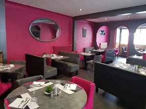 Tägliches kontinentales Frühstück (8.00 EUR pro Person)