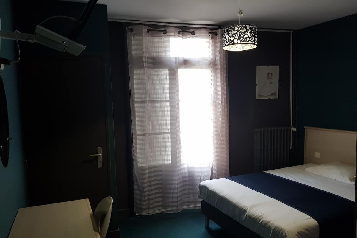 Standard-Doppelzimmer | Hochwertige Bettwaren, Schreibtisch, kostenlose Babybetten