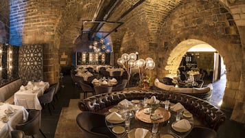 3 ๊ฐ์ ๋ ์คํ ๋, ์ ์ฌ ์์ฌ ์ ๊ณต