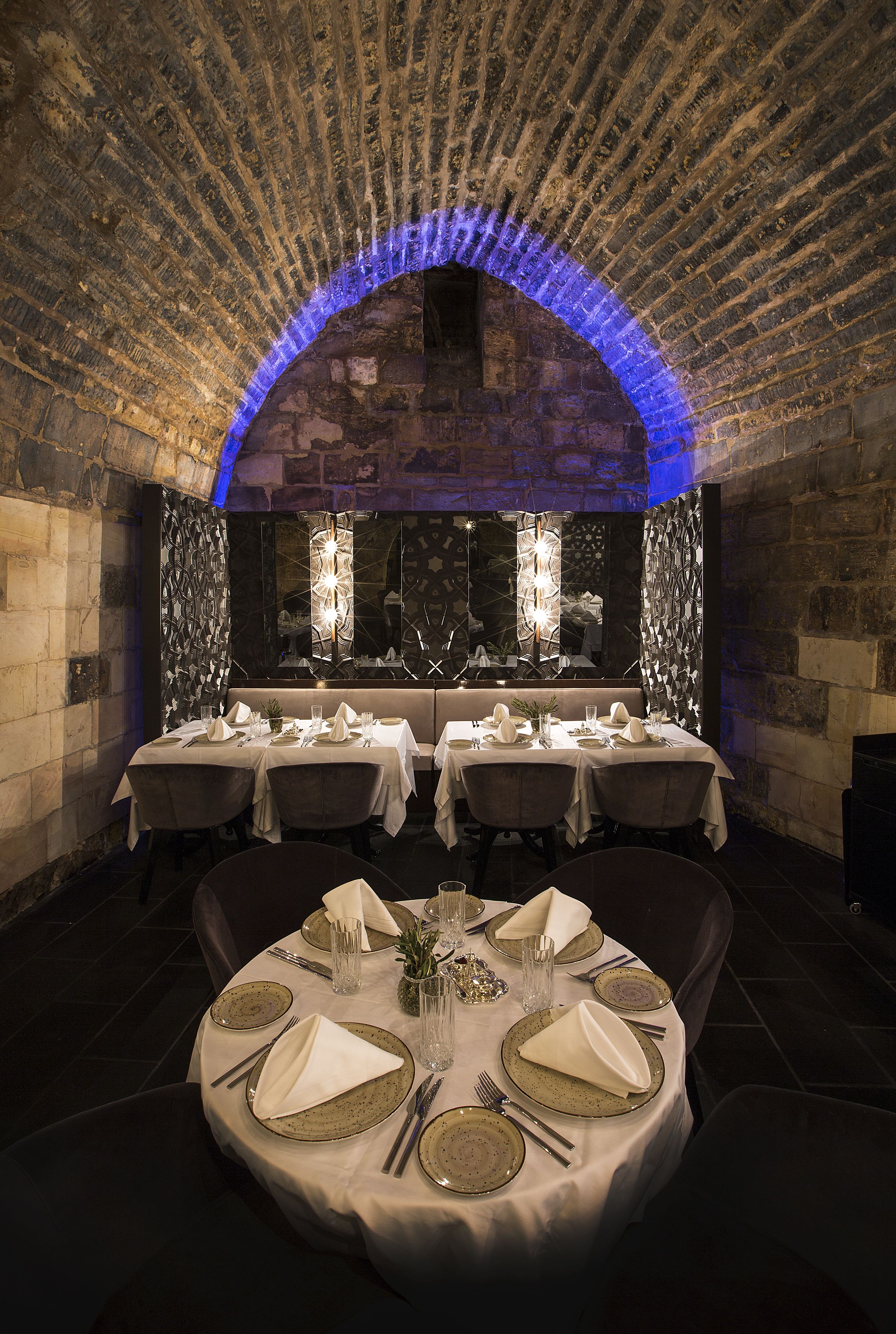 3 restaurants, lunch served