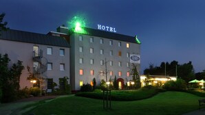 Fassade der Unterkunft – Abend/Nacht