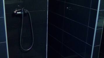 Dusche im Bad