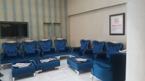 Coin salon dans le hall