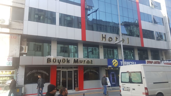 Front of property - Buyuk Murat Hotel (Gaziantep)