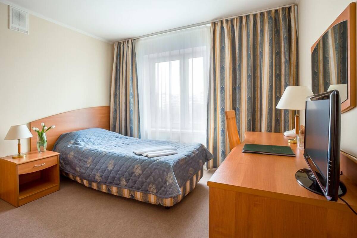 Basic Single Room, Shared Bathroom | Desk, iron/ironing board (on request), rollaway beds (surcharge)