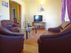 Studio | Living room | Flat-screen TV