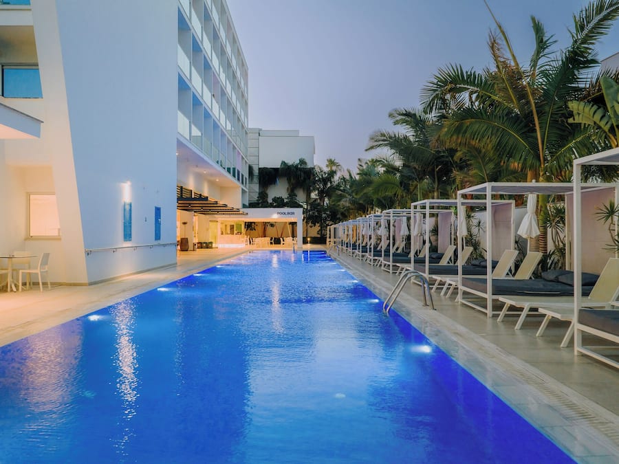 Outdoor pool, pool umbrellas, sun loungers