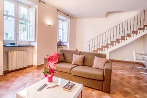 Apartment, 3 Bedrooms, Balcony | Living room