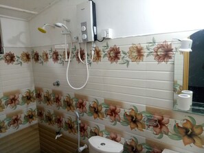 Bathroom shower - Deer Garden Guest (Polonnaruwa)