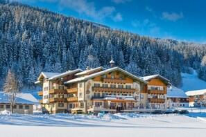 Front of property - Hotel Taxerhof (Radstadt)