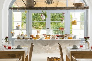 Free daily buffet breakfast  - Masseria Le Torri (Polignano a Mare)