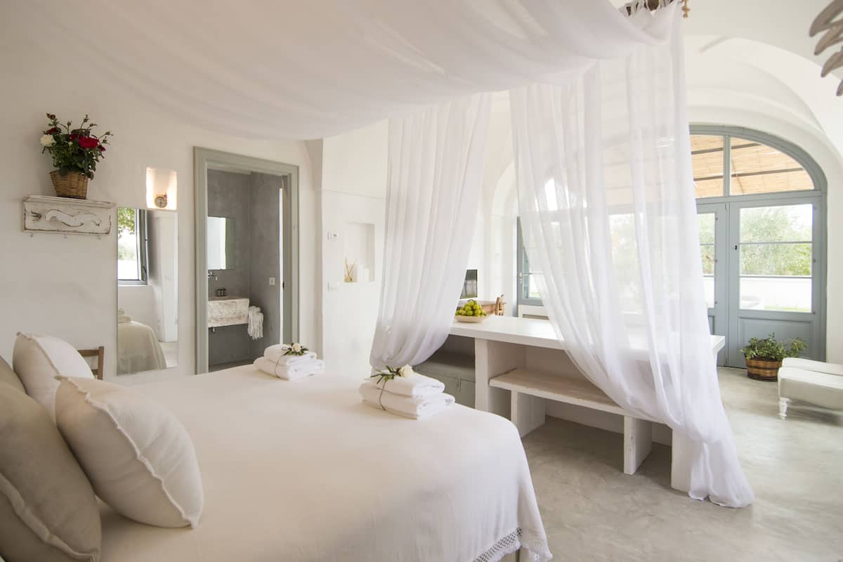 Superior kamer, patio, uitzicht op tuin | Luxe beddengoed, donzen dekbedden, bedden met traagschuimmatras