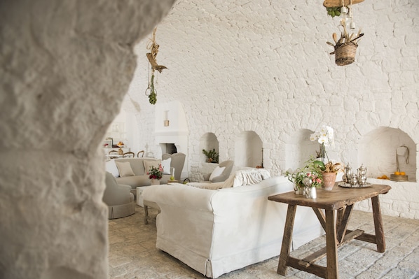 Coin salon dans le hall