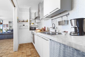 Villa - 3 sovrum - havsutsikt | Eget kök | Kylskåp, mikrovågsugn, ugn och diskmaskin