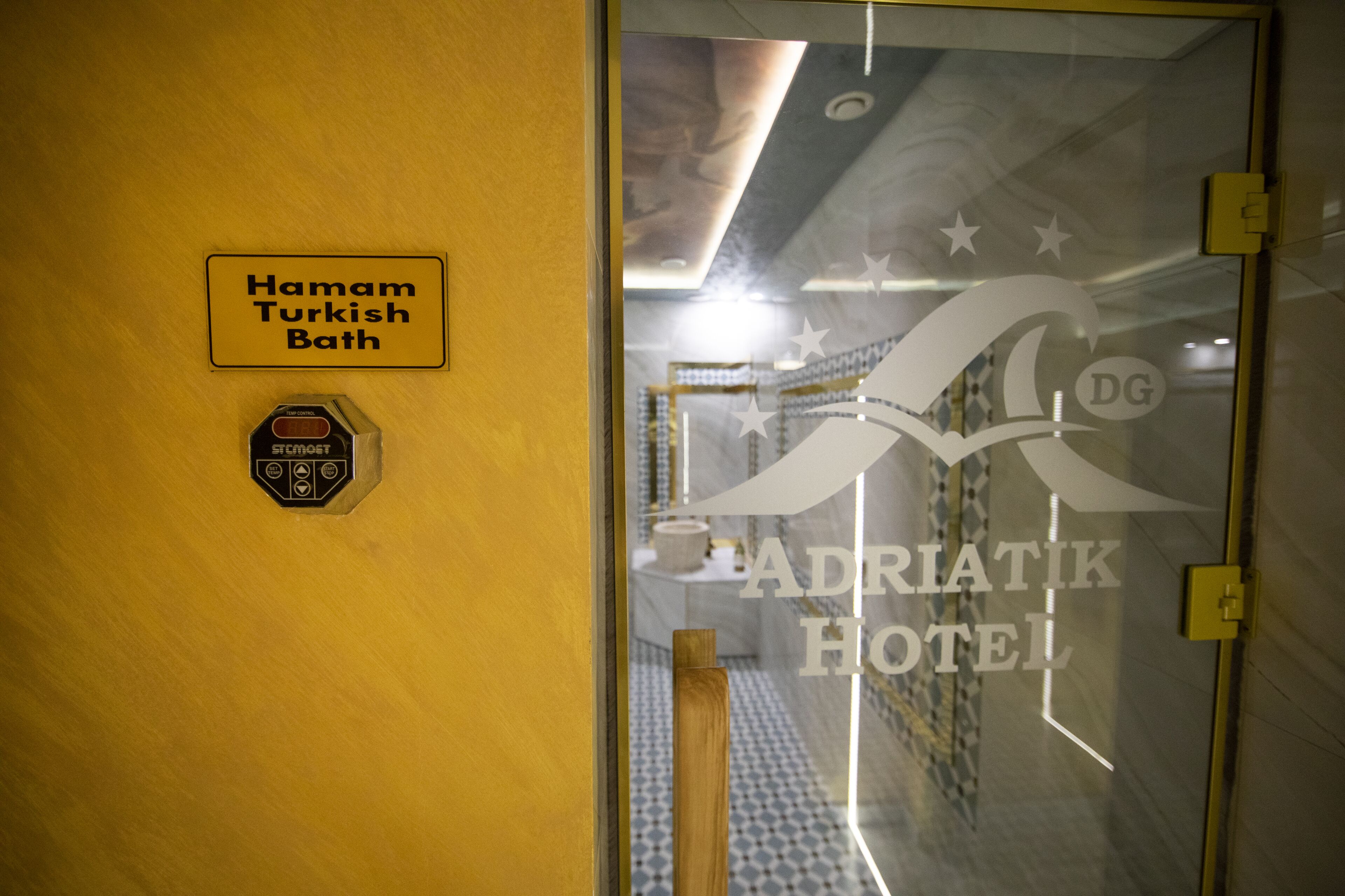 couples treatment room(s), sauna, hot tub, steam room