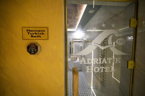 Couples treatment rooms, sauna, hot tub, steam room, Turkish bath