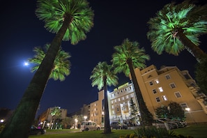 Front of property - Adriatik Hotel, BW Premier Collection (Durrës)