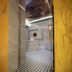 Couples treatment rooms, sauna, hot tub, steam room, Turkish bath