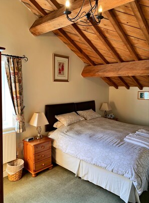 Traditional Double or Twin Room, Super King Bed, Private Bathroom | Hochwertige Bettwaren, Schreibtisch, laptopgeeigneter Arbeitsplatz