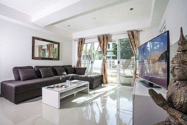 2-Bedroom Private Pool Villa | Living area