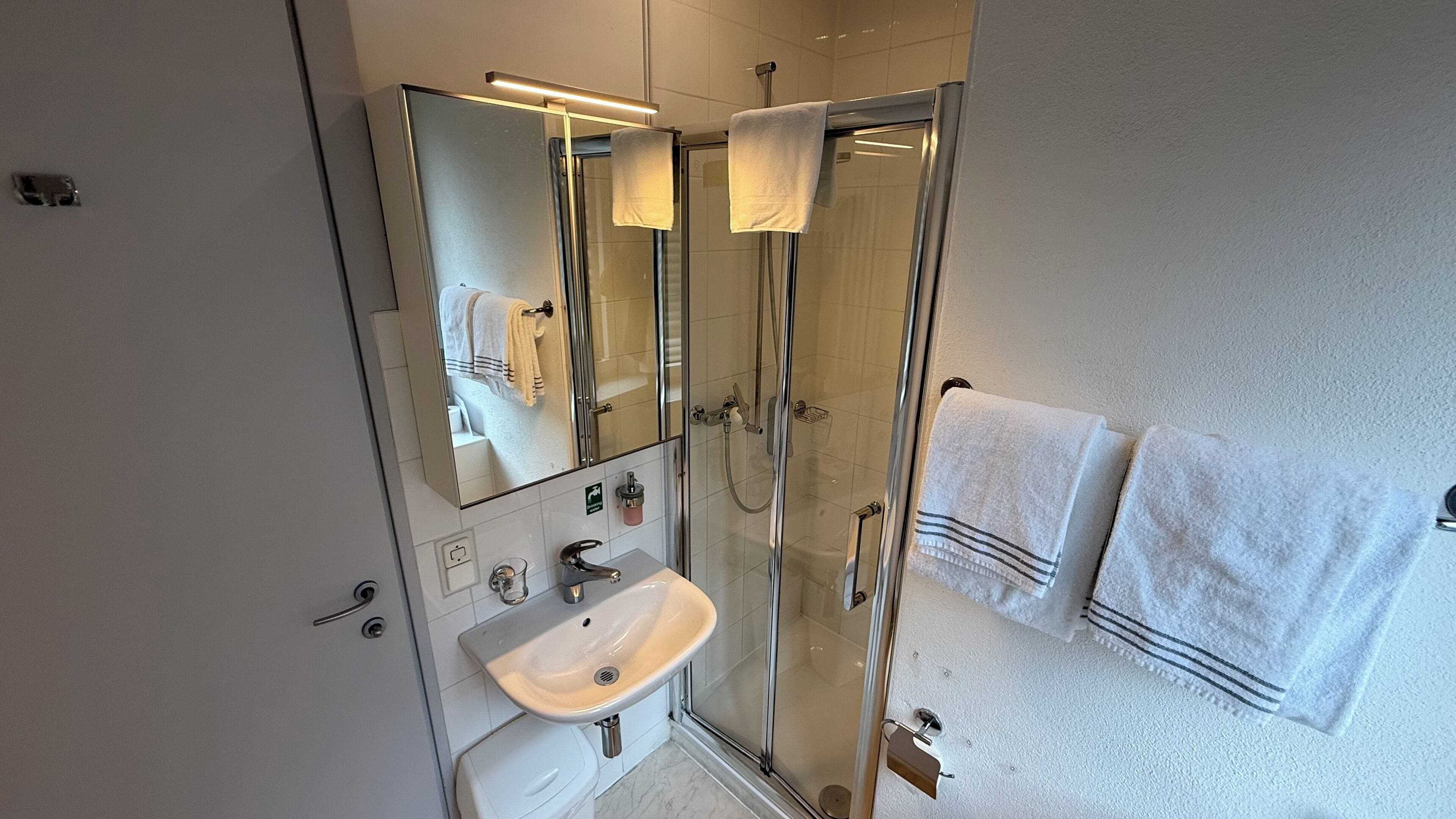 double room | bathroom | shower, free toiletries, hair dryer, towels