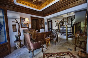 Coin salon dans le hall