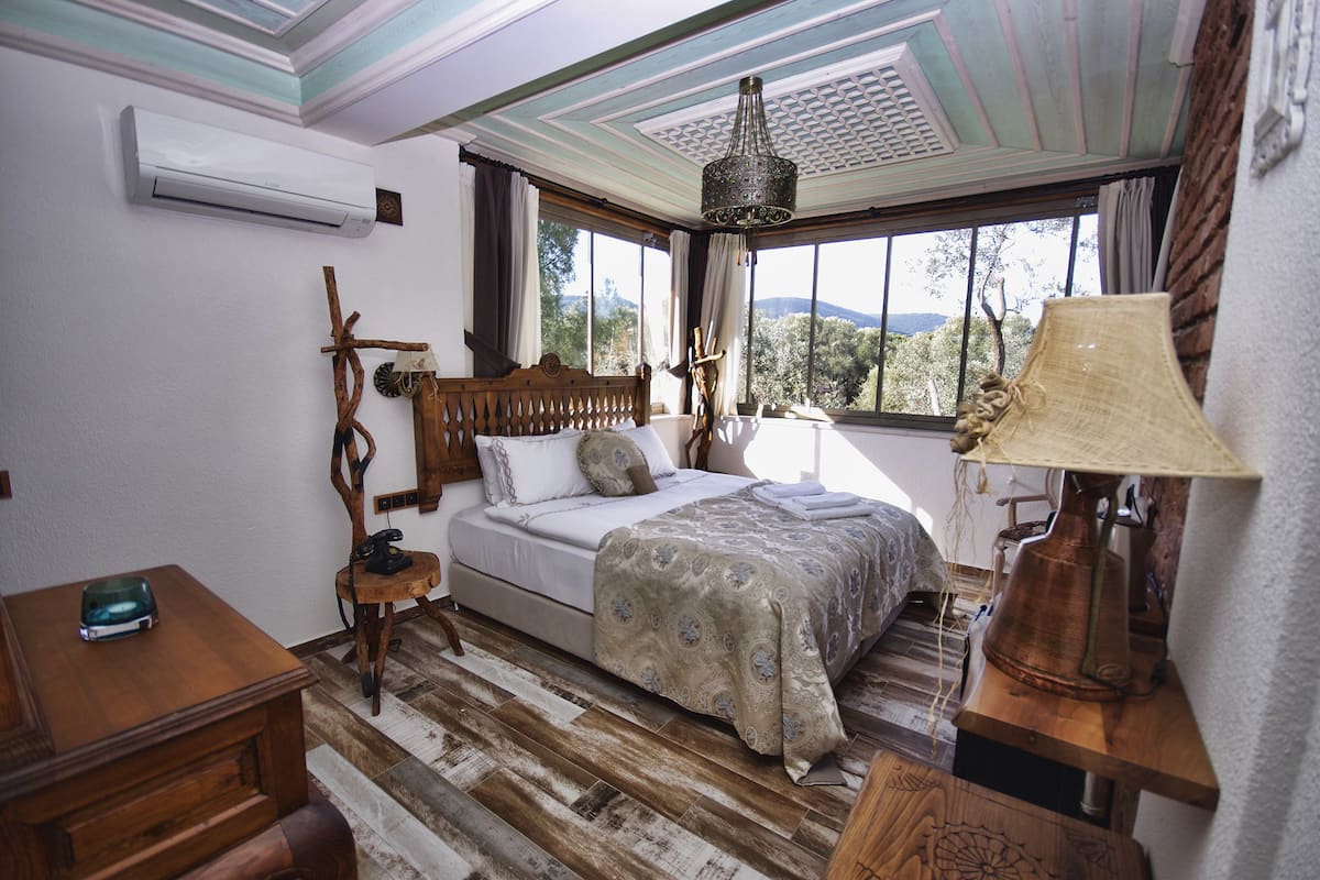 Deluxe Room, Courtyard | Minibar, bureau, accès au Wi-Fi (inclus)