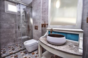 Camera Standard, vista montagna | Bagno | Doccia, set di cortesia gratuito, asciugacapelli, pantofole
