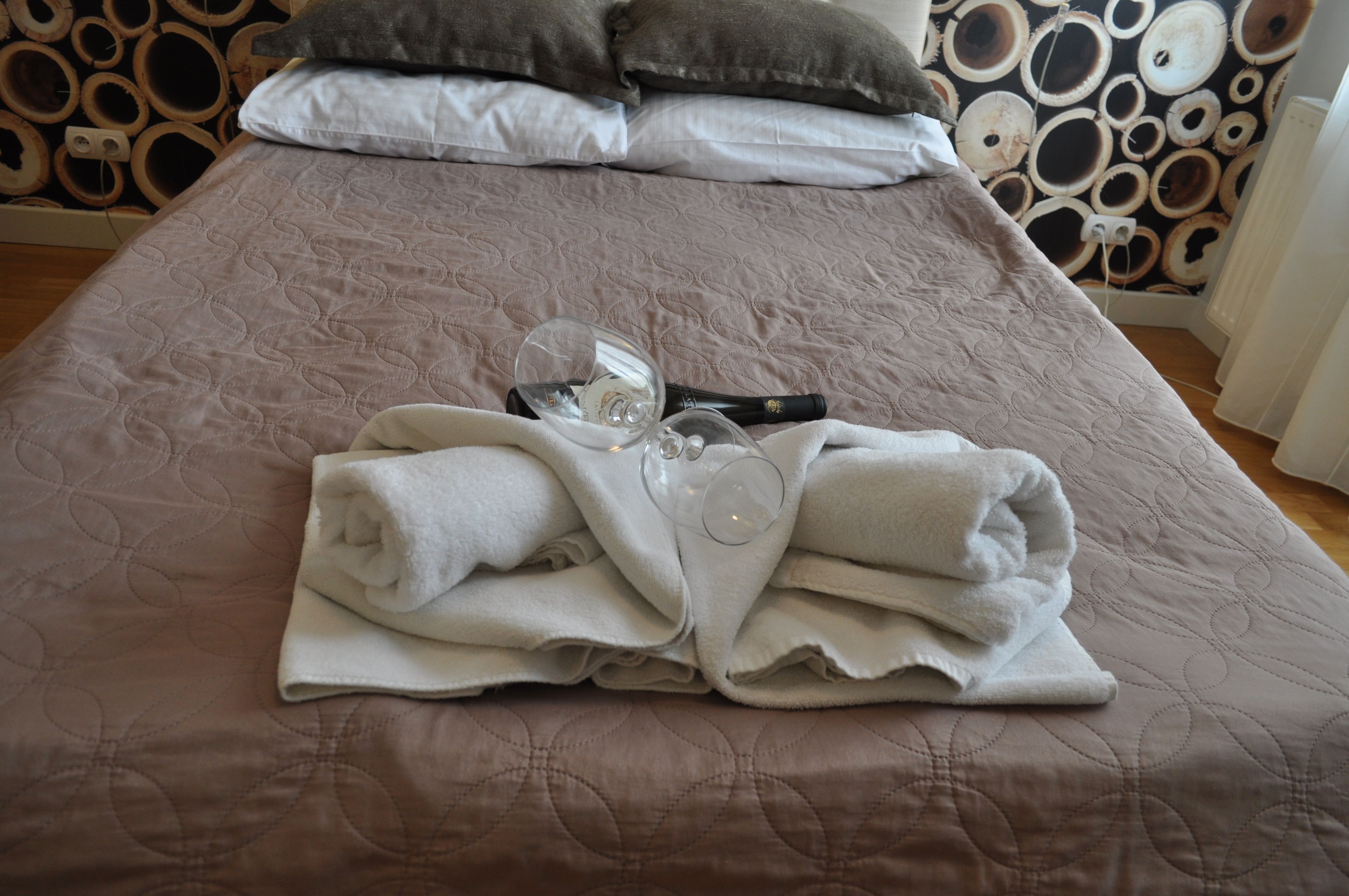 1 bedroom, premium bedding, desk, blackout curtains