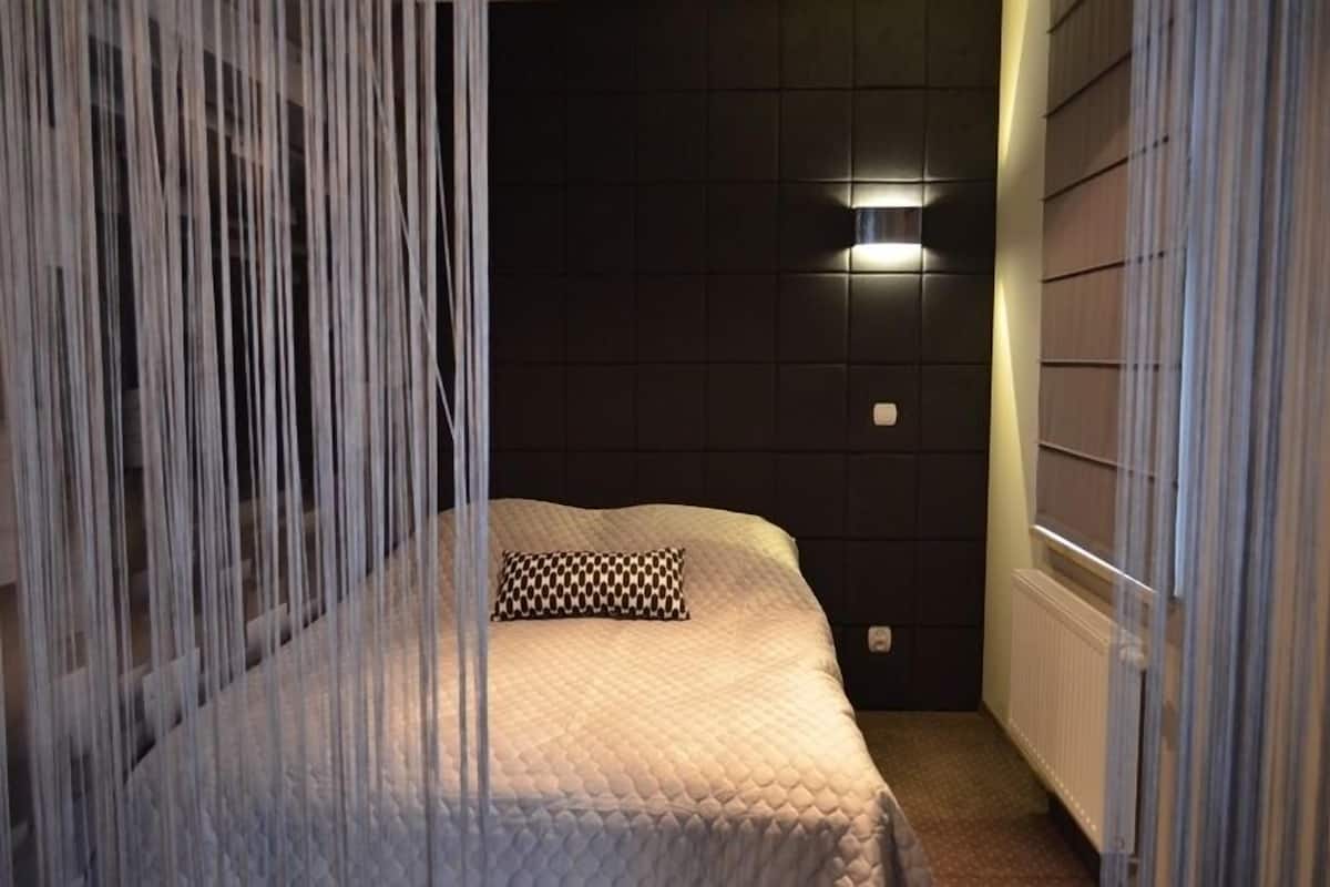 1 habitación, ropa de cama de alta calidad y escritorio