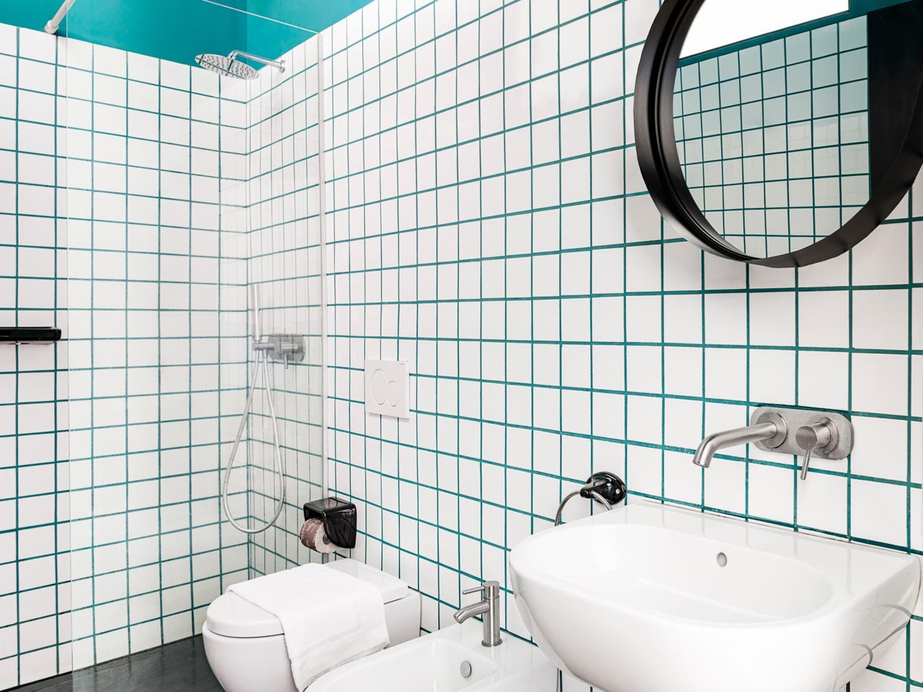 shower, free toiletries, hair dryer, bidet