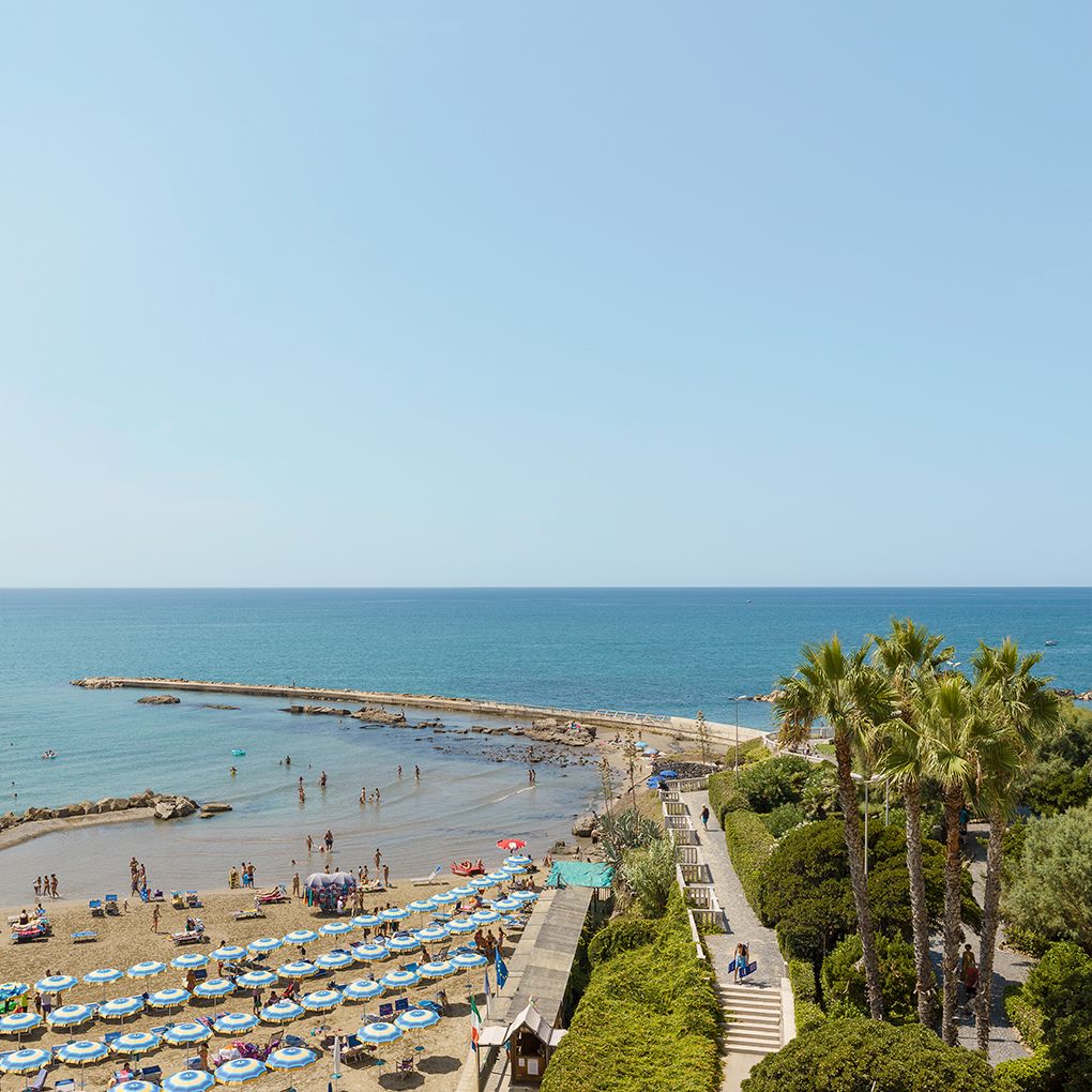 private beach nearby, white sand, sun-loungers, beach umbrellas