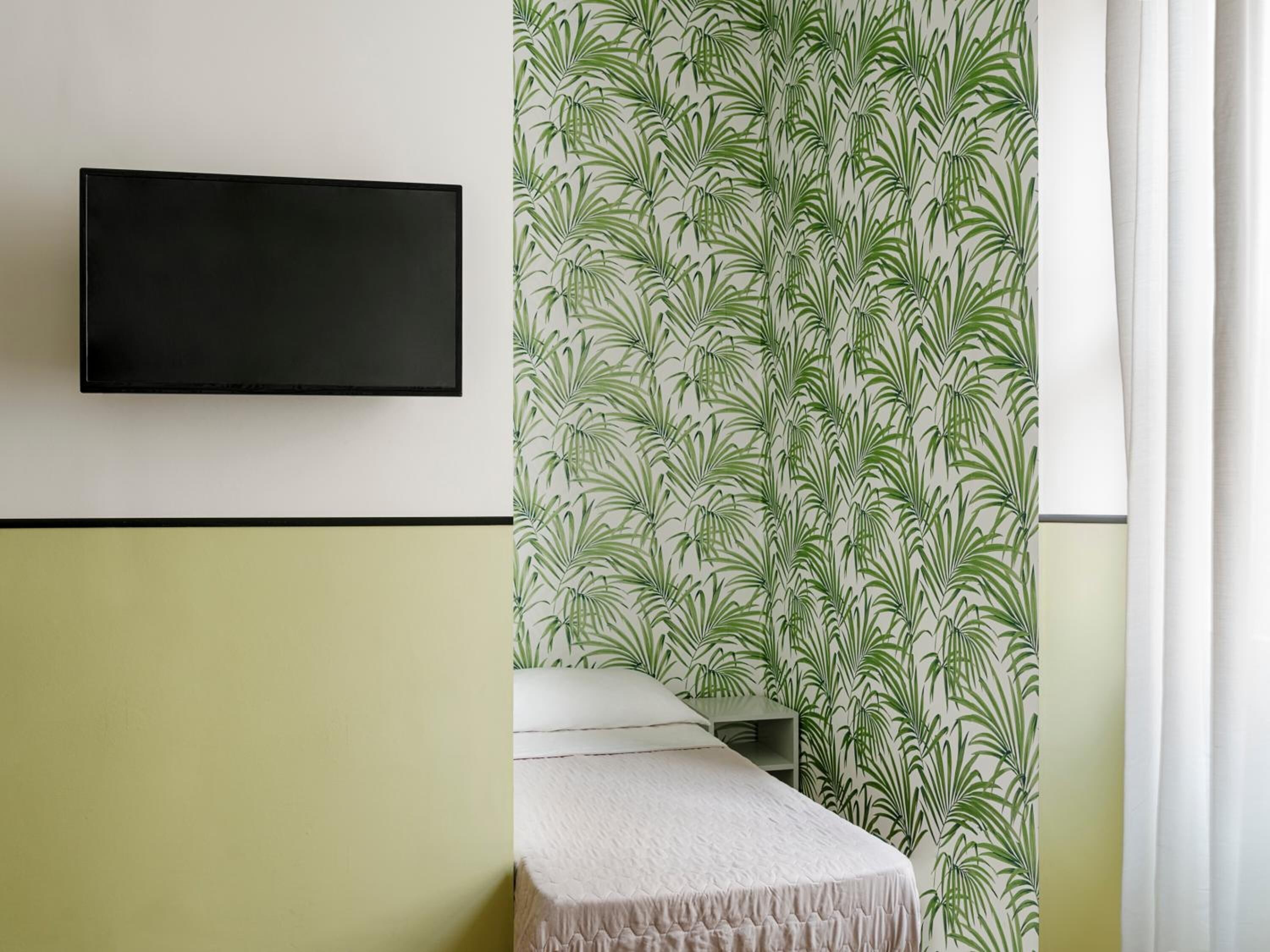 minibar, desk, free wifi, bed sheets