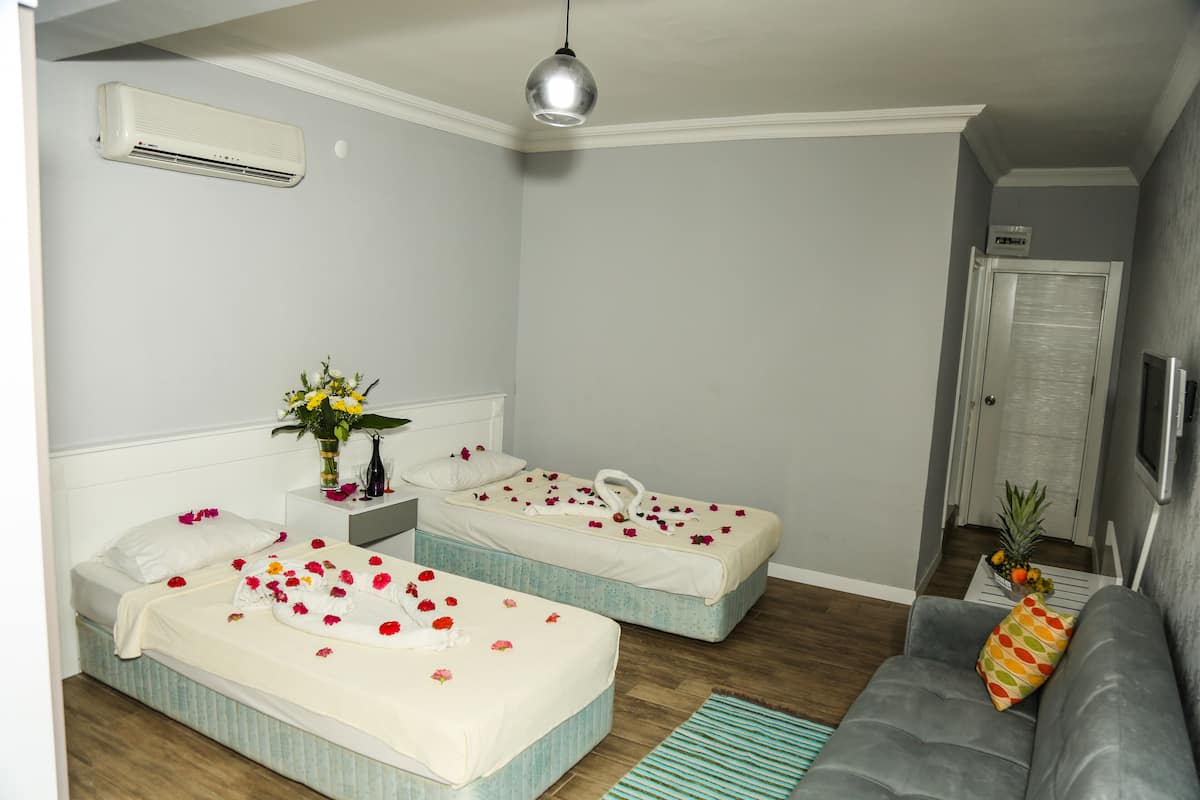 Premium bedding, desk, iron/ironing board, WiFi
