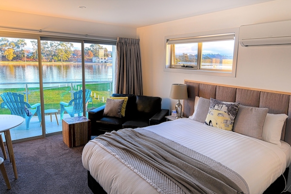 Deluxe Studio Suite, 1 Bedroom, River View | Living room | 55-inch flat-screen TV with premium channels, TV, Netflix