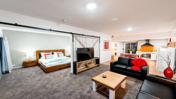 Executive Apartment, 2 Bedrooms, 2 Bathrooms, River View | Premium bedding, down comforters, pillowtop beds, blackout drapes